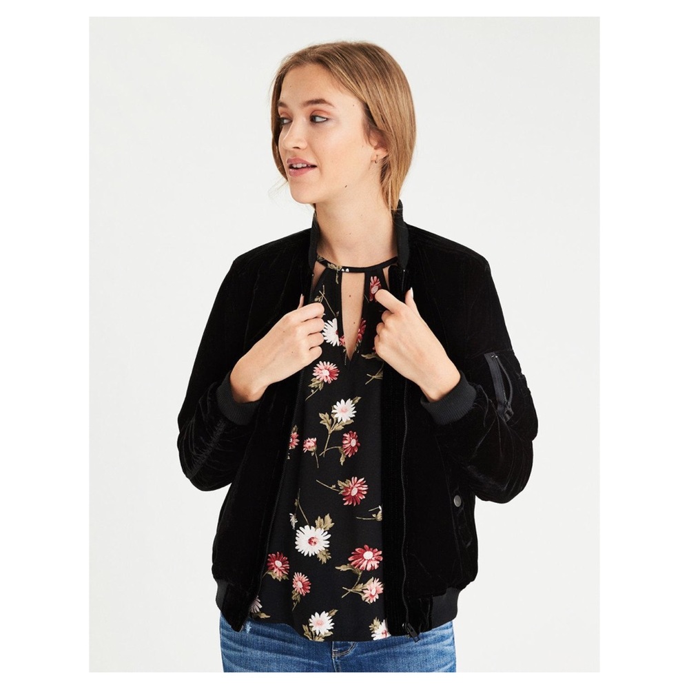 ⚫️ American Eagle Black Velvet Bomber Jacket ⚫️